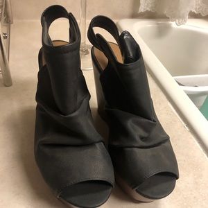 Black open toes wedges! Size 7!